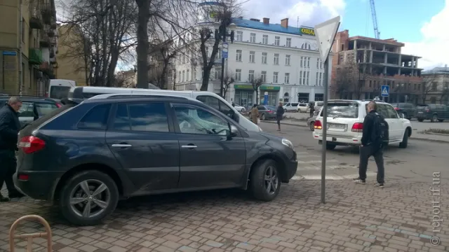 У Франківську відзначився ще один особливий водій (фото) — фото 2