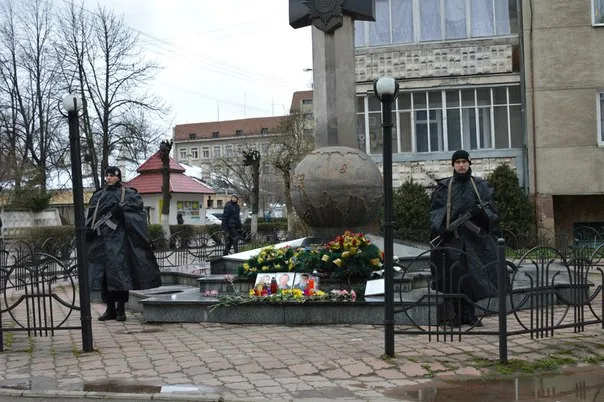 У Франківську провели панахиду за трьома загиблими бійцями батальйону «Івано-Франківськ» (фоторепортаж) — фото 1