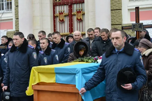 У Франківську провели панахиду за трьома загиблими бійцями батальйону «Івано-Франківськ» (фоторепортаж) — фото 14