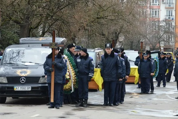 У Франківську провели панахиду за трьома загиблими бійцями батальйону «Івано-Франківськ» (фоторепортаж) — фото 8
