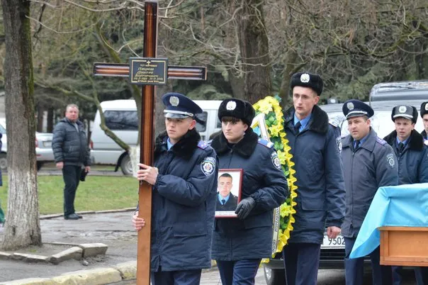 У Франківську провели панахиду за трьома загиблими бійцями батальйону «Івано-Франківськ» (фоторепортаж) — фото 9