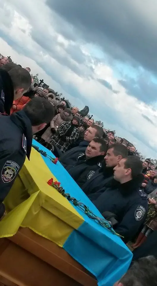 На Івано-Франківщині прощалися з загиблими в АТО міліціонерами (фото) — фото 5