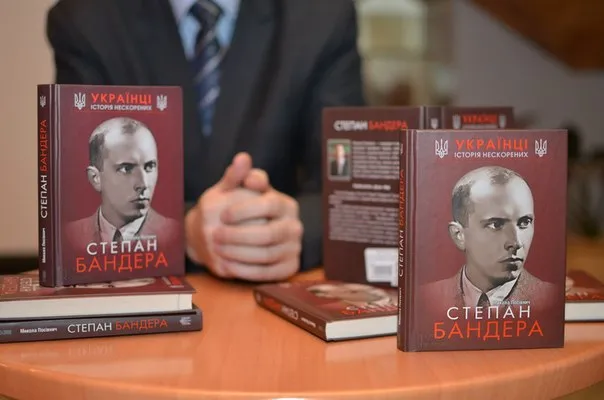 В Івано-Франківську відбулась презентація книги про Степана Бандеру (фото) — фото 7