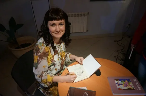 Ольга Деркачова презентувала у франківській книгарні «Є» новий роман «Коли прокинешся» (фото) — фото 1