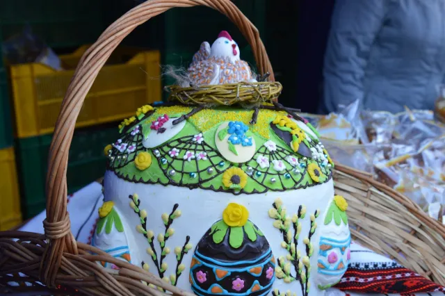На площі Ринок відкрився «Великодній кошик» (фоторепортаж) — фото 5