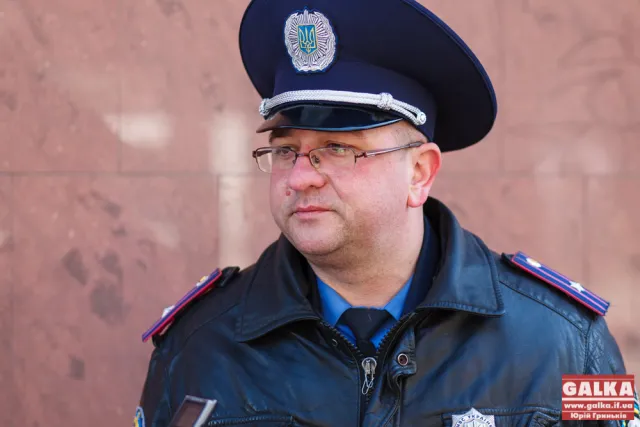 Співробітники ДАІ наводили лад на Бельведерській (фото) — фото 6