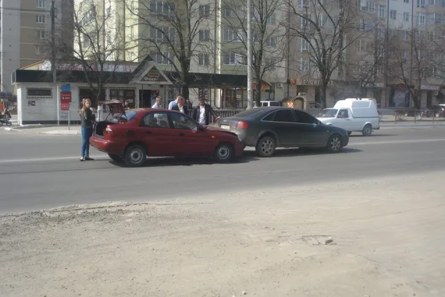 На Великдень у Франківську не обійшлося без ДТП (фото) — фото 1