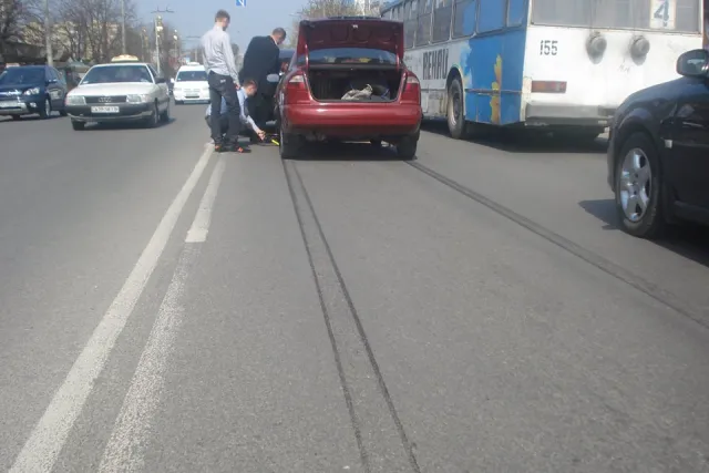 На Великдень у Франківську не обійшлося без ДТП (фото) — фото 4