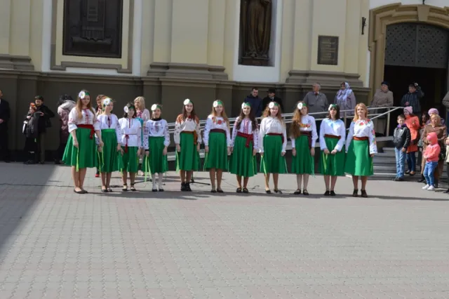 У Франківську діти водили великодні гаївки (фоторепортаж) — фото 7