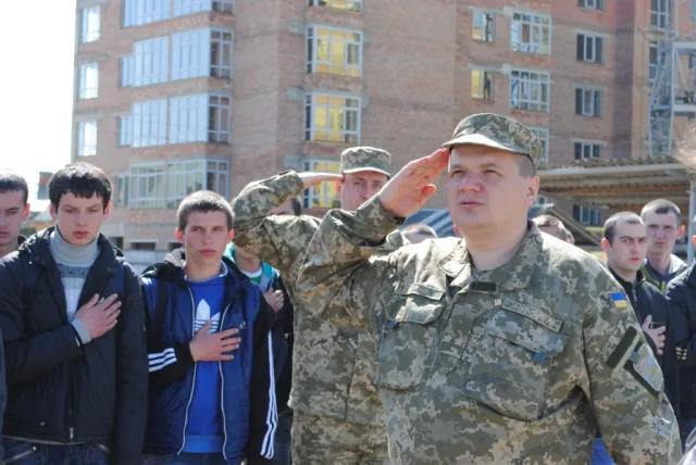 75 призовників вирушили на строкову службу до лав Збройних Сил України (фото) — фото 1