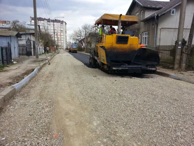 У Франківську по вулиці Кисілевської проводять капітальний ремонт дроги (фото) — фото 11