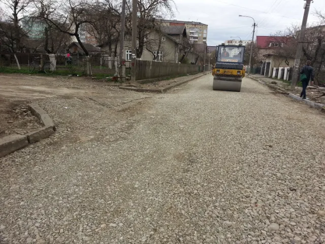 У Франківську по вулиці Кисілевської проводять капітальний ремонт дроги (фото) — фото 6
