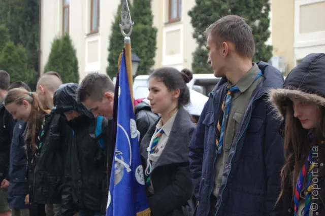У Франківську на фасаді кінотеатру «Люм’єр» встановили анотаційну дошку про Юліана Дороша (фото) — фото 4