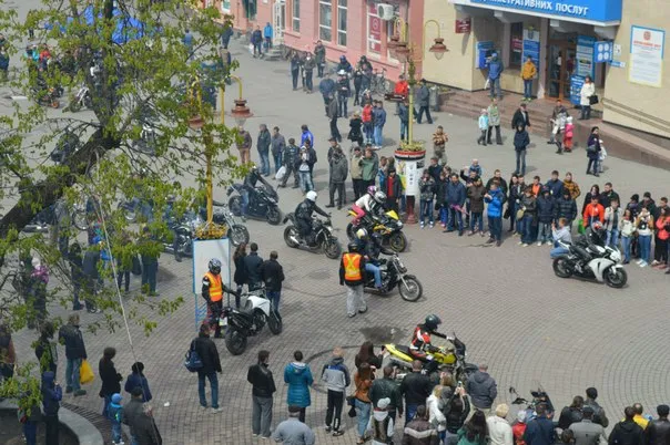 Сьогодні у Франківську байкери грандіозним пробігом відкрили мотосезон (фото) — фото 1