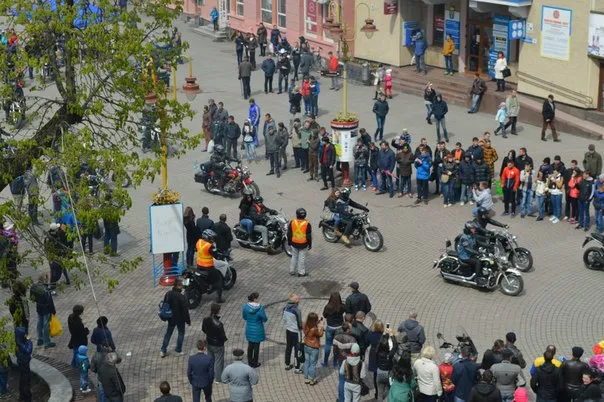 Сьогодні у Франківську байкери грандіозним пробігом відкрили мотосезон (фото) — фото 7