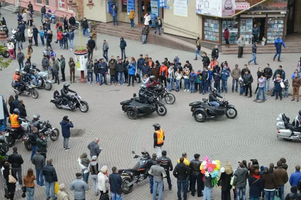 Сьогодні у Франківську байкери грандіозним пробігом відкрили мотосезон (фото) — фото 8