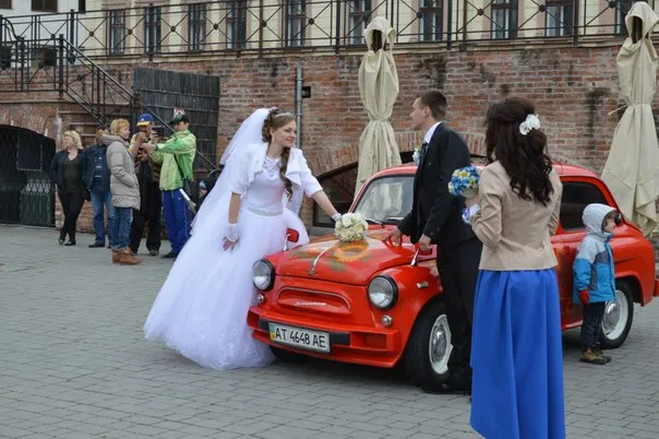 У Івано-Франківську відкрилася виставка ретро-карів (фото) — фото 1