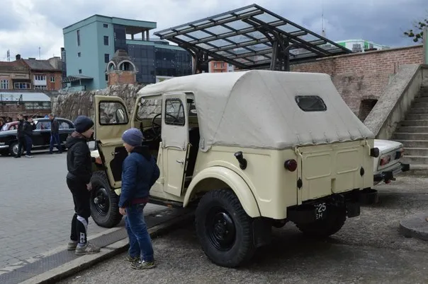 У Івано-Франківську відкрилася виставка ретро-карів (фото) — фото 11
