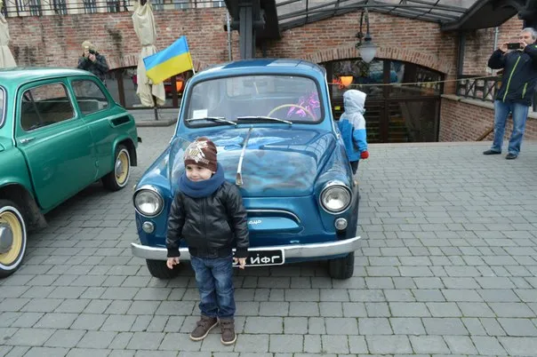 У Івано-Франківську відкрилася виставка ретро-карів (фото) — фото 13
