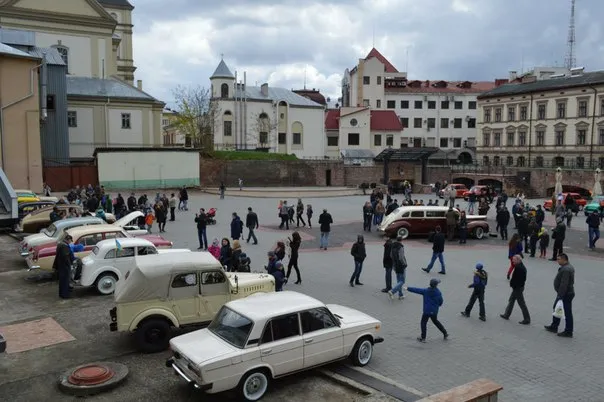 У Івано-Франківську відкрилася виставка ретро-карів (фото) — фото 15