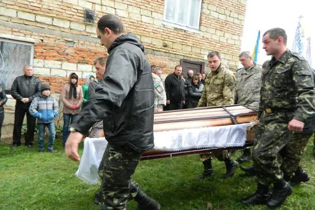 На Івано-Франківщині прощалися з загиблим бійцем АТО (фото) — фото 2