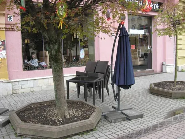 В місті триває встановлення літніх майданчиків (фото) — фото 1