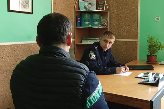 Правоохоронці затримали хмельничанина, який грабував мешканців Прикарпаття (фото) — фото 3