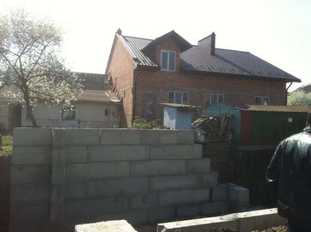 Жителі міста погрожують перекриттям дороги, якщо не припинять будівництво багатоповерхівки (фото+відео) — фото 2
