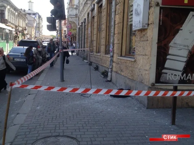 У центрі Франківська будинок розсипається просто на очах (фото) — фото 4