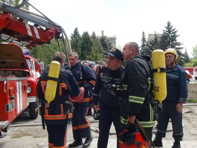 У Франківську горіло одне  із приміщень торгового дому «Електронний компонент» (фото+відео) — фото 4