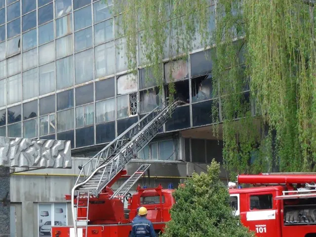 У Франківську горіло одне  із приміщень торгового дому «Електронний компонент» (фото+відео) — фото 5