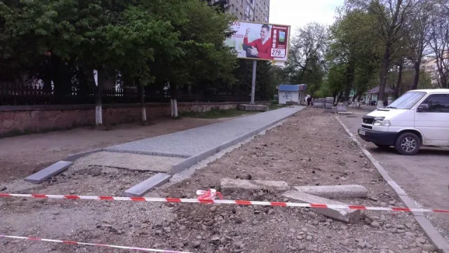 У Франківську завершують ремонт тротуарів на вулиці Коновальця (фото) — фото 1