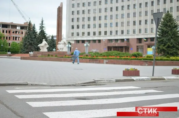 У Франківську вночі оновили дорожню розмітку (фото) — фото 2