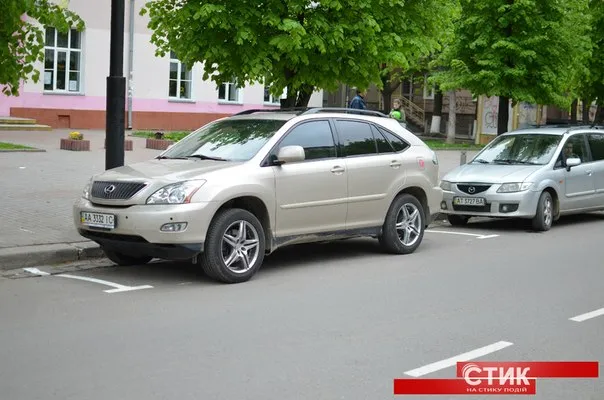 У Франківську вночі оновили дорожню розмітку (фото) — фото 4