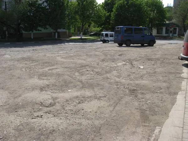 Франківські маршрутки скаржаться на «п'ятачок», який знаходиться на перетині вулиць Хоткевича-Івасюка (відео) — фото 1