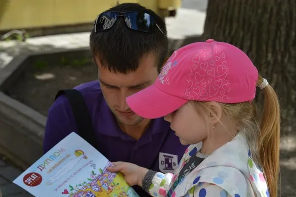 На «стометрівці» студенти-стоматологи вчили франківців правильно чистити зуби (фото) — фото 7