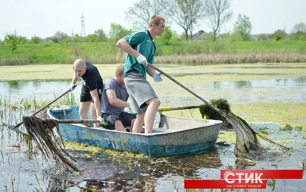 Сьогодні активісти прибирали Німецьке озеро (фото) — фото 2