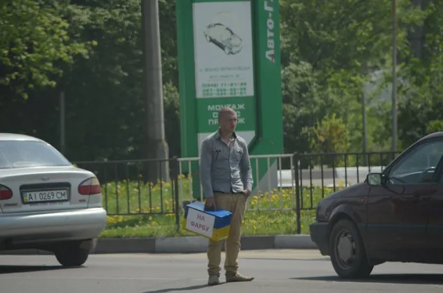 Смушак просить городян повідомляти у міліцію про патріотично налаштованих молодиків, які збирають гроші на фарбу (фото) — фото 1