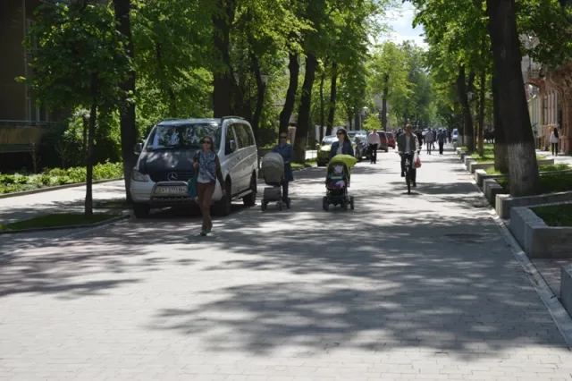 У Франківську по вулиці Шевченка "відкрилася безкоштовна автостоянка" (фото) — фото 1