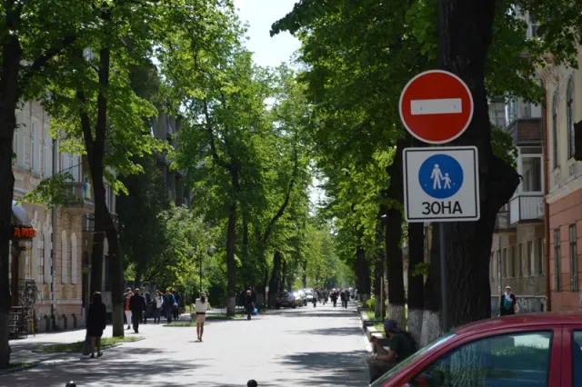 У Франківську по вулиці Шевченка "відкрилася безкоштовна автостоянка" (фото) — фото 13