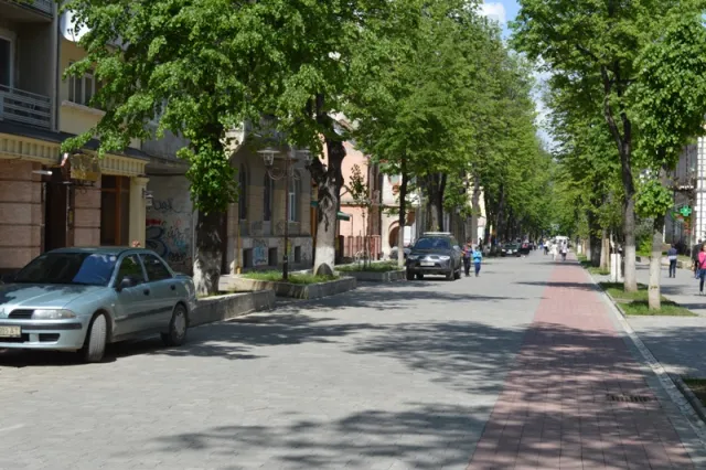 У Франківську по вулиці Шевченка "відкрилася безкоштовна автостоянка" (фото) — фото 8