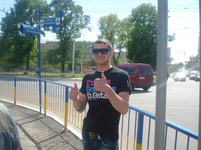 Городяни скаржаться, що міліція не реагує на хлопців, які збирають гроші на фарбу (фото) — фото 3