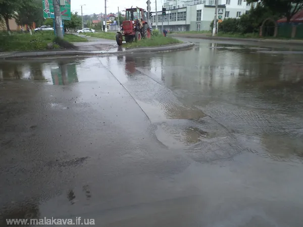 Через прорив води на Пасічній утворилося озеро (фото) — фото 2