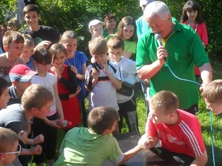 Вихованці клубу «Юність» привітали матусь зі святом (фото) — фото 1