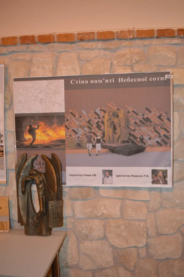 В «Бастіоні» виставили чотири проекти пам'ятного знака «Стіна пам'яті Небесної сотні» (фото) — фото 2