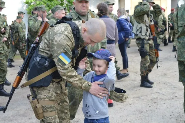Сьогодні з Франківська у зону АТО відправилися майже 100 бійців (фото) — фото 17
