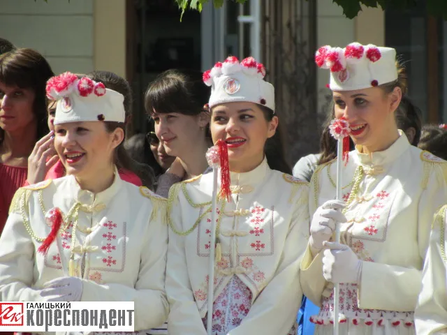 Франківські музиканти просто неба збирають гроші на потреби АТО (фото+відео) — фото 3