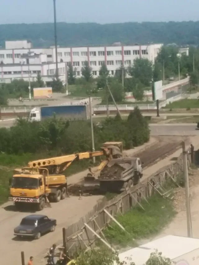 Жителі міста не вірять своїм очам: у Франківську ремонтують вулицю Богдана Хмельницького (фото) — фото 1