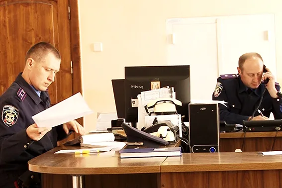 У Франківську правоохоронці затримали зловмисника, який ввірвався до помешкання молодої пари (фото) — фото 1