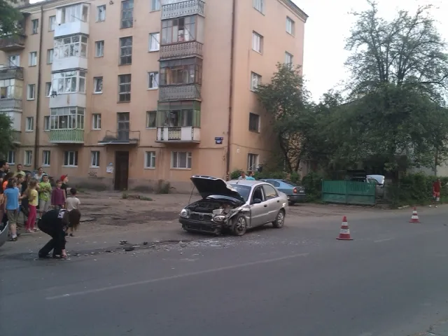 У Франківську ДТП. Винуватець аварії втік (фото) — фото 3